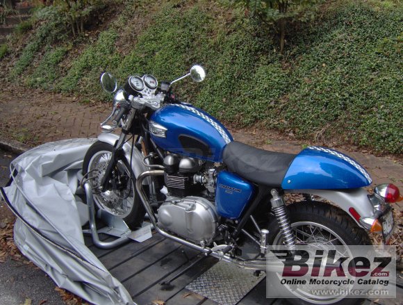 2005 Triumph Thruxton 900 photo